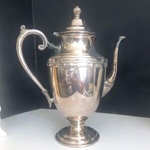 GORGEOUS CLASSIC DECOR ! Rogers & Bros #1701 Silverplate Coffeepot / VASE